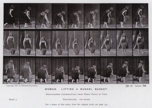 動く人間の姿。ブッシェルバスケットを持ち上げる女性（モノクロ写真 作： Eadweard Muybridge