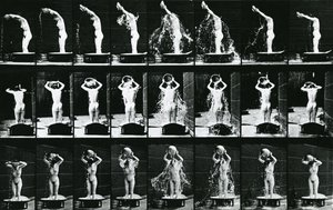 頭の上に流域を注いでいる女性、1904年版の「The Human Figure in Motion」のイラスト 作： Eadweard Muybridge