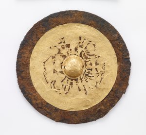 西洋の母なる女王（Xiwangmu）と東の父（Dongwanggong）との鏡、25-220（鉄と金のシートと絹の痕跡） 作： Eastern Han Dynasty Chinese School
