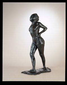 安静時のダンサー、腰に手を当て、右脚を前に出し、c. 1881-1890キャスト1919-1925。 作： Edgar Degas