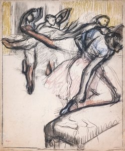 オペラ座のホワイエで練習するダンサーたち。1890年頃。紙にパステルと木炭。 作： Edgar Degas