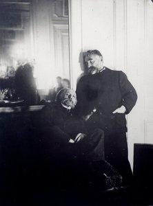 詩人ステファン・マラルム(1842-1898)と画家オーギュスト・ルノワール(1841-1919)のポートレート。エドガー・ドガ（1834-1917）の写真勅語 1895年 パリ、ジャック・ドゥーセ図書館 作： Edgar Degas