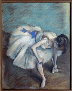 腰掛けた踊り子 エドガー・ドガ（1834-1917）のパステル画 1881-1883 Sun.0,62x0,49 m パリ、オルセー美術館