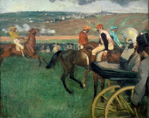 競馬場、馬車のそばにいるアマチュアジョッキーたち 作： Edgar Degas