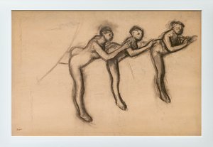 3人の裸のダンサーのアラベスク。1892-1895年頃。紙に木炭、厚紙に糊付け。 作： Edgar Degas