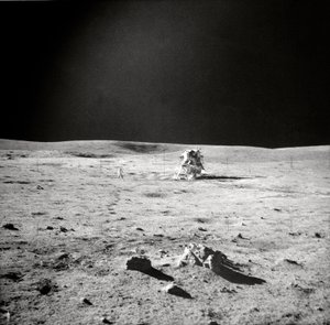 アポロ 14 号の EVA ビュー、月面、1971 年。 作： Edgar Mitchell