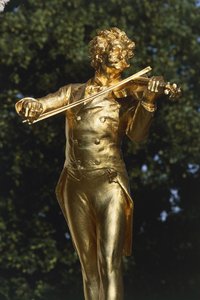 音楽家の像、ヨハン・シュトラウス像、ウィーン、オーストリア 作： Edmund Ritter von Hellmer