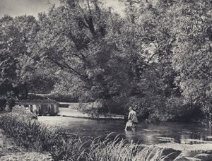 アンドーヴァー近郊のミル下（モノクロ写真） 作： Edward Alfred Barton