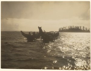 [狂ったように船を走らせ 海を渡る] 作： Edward S. Curtis