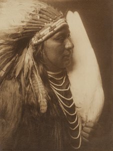 [スリー・フェザーズ-ネズパース族ネイティブ・アメリカン］ 作： Edward S. Curtis