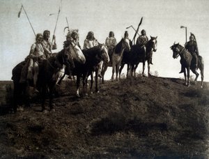 アメリカインディアン: 馬に乗ったアプサローク戦士 作： Edward Sheriff Curtis