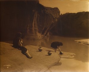 アコマの古井戸にて、1904年頃（オロトーン） 作： エドワード保安官カーティス