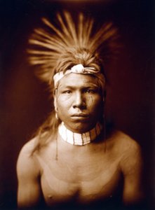 黒髪、インド人、c。 1905年、写真エドワード・S・カーティス 作： Edward Sheriff Curtis