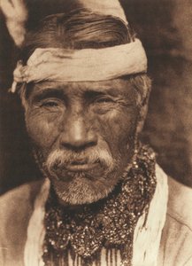正面から見た古い北米インディアンのクローズアップ 作： Edward Sheriff Curtis