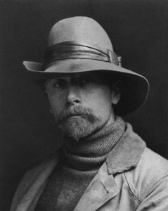エドワード・S・カーティス (1868-1952) ジョン・ピアポント・モーガンの後援の下で活動したアメリカの写真家、彼はインディアンに興味を持ち、彼らに関する百科事典のようなものを出版した (「北米インディアン」) 作： Edward Sheriff Curtis