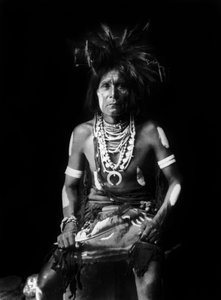 Hopi-intialainen, Naja kaulassa, kuva Edward S. Curtis, c. 1921 作： Edward Sheriff Curtis