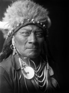 1 つの青いビーズ、インド、c。 1908年、写真エドワード・S・カーティス 作： Edward Sheriff Curtis