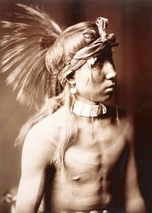 Shows As He Goes de Edward S. Curtis, c.1904 (impressão em tons de prata) 作： Edward Sheriff Curtis