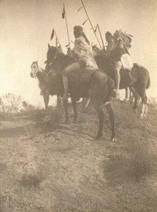 Spirit of the Past (厚手の質感のある紙にプラチナプリント) 作： Edward Sheriff Curtis