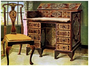ウォルナット象眼ライティングテーブル、1910年。