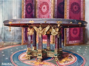 さまざまな大理石の円形テーブル、追跡された金箔マウント。シルクパネルを用いた彫刻と金箔の折りたたみスクリーン
