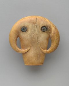 ブルズヘッドの形をしたお守り、紀元前3500〜3100年頃 作： Egyptian