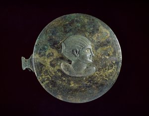 浮き彫りの女性のヘレニズム時代の胸像が描かれたブロンズのミラーカバー、紀元前100年〜西暦100年（刻まれた装飾が施されたブロンズの鋳造）
