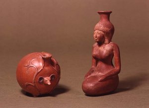 少女とハリネズミの形をした器（陶器） 作： Egyptian