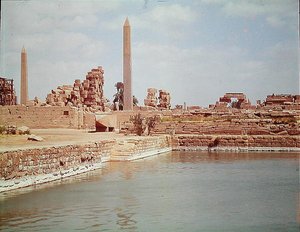 アメン神殿の聖なる湖の眺め 作： Egyptian