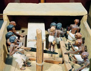 木造工房の葬儀モデル、メケトルの墓、貴族の谷、中王国、紀元前2000年頃（塗られた木）