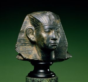 アメネムハト3世王、ミドルキングダムアスワン出身、紀元前1842-1797年（暗い化石化した石灰岩）