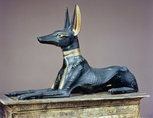 ツタンカーメンの墓にある神殿の形をした胸から死者のエジプトの神アヌビス（紀元前1370〜52年）ニューキングダム（木）（63054も参照）