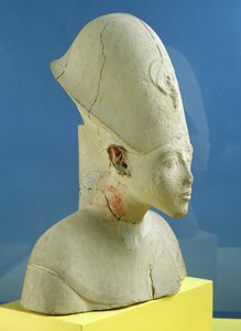 アメノフィス4世の胸像（アケナテン）テルエルアマルナ、アマルナ時代、新王国、紀元前1353-1337年（石灰岩）（107947も参照） 作： Egyptian 18th Dynasty