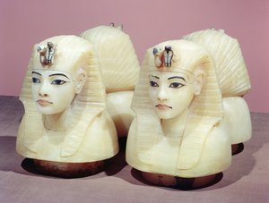 新しい王国のツタンカーメンの墓からの天蓋骨壷（アラバスター）（383303、149422および149486も参照） 作： Egyptian 18th Dynasty
