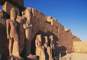 アモン神殿の巨像、テバン・ネクロポリス、ルクソール、エジプト、新王国時代、第18王朝時代