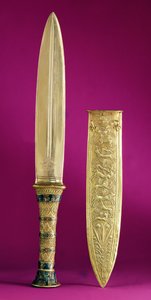 ツタンカーメンの墓からの短剣と鞘（紀元前1370〜1352年）英国（ラピスラズリで象眼された金）