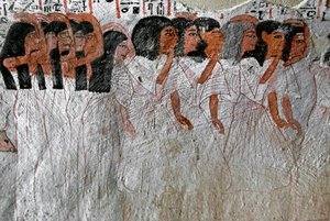 エジプトのアンティーク：泣いている行列。ロイの墓」（TT255）の絵画。第18王朝時代。エジプト、ルクソールの西岸より 作： Egyptian 18th Dynasty