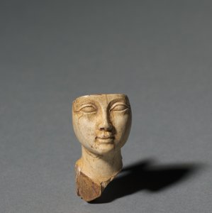 化粧品スプーンからの顔、紀元前1391-1353年 作： Egyptian 18th Dynasty