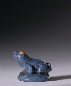 カエルのアミュレット、紀元前1380～1330年頃（ポリクローム・ファイアンス 作： Egyptian 18th Dynasty