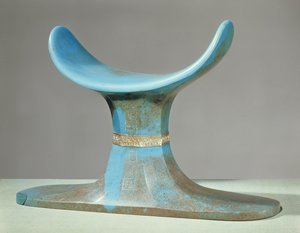 ヘッドレスト、ツタンカーメンの墓（紀元前1370〜52年）、新王国（青いガラスのペースト）