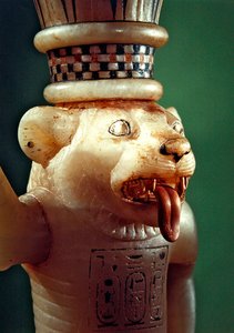 新王国時代、ツタンカーメンの墓から出土したレオモルフィック・アンギュント・ベース（アラバスター）（391031のディテール 作： Egyptian 18th Dynasty