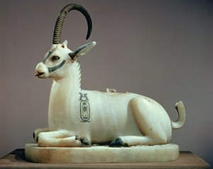 ツタンカーメンの墓にあるアイベックスの形をした、透明な壺の蓋（紀元前1370年〜52年）英国（アラバスター塗装）
