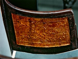 新王国時代、ツタンカーメンの墓から出土した子供用の椅子のパネル（金メッキを施した木製）（341824の詳細 作： Egyptian 18th Dynasty