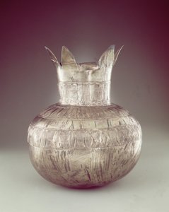 新王国時代、ツタンカーメンの墓から出土した「ザクロの壺」（銀またはエレクトラム 作： Egyptian 18th Dynasty