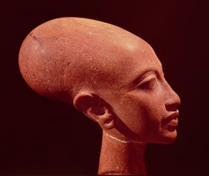 アケナテン国王の娘の肖像胸像（紀元前1353-1337年）紀元前1375年頃（97985も参照）