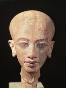 アケナテン国王の娘の肖像胸像（紀元前1353-1337年）紀元前1375年頃（160148も参照）