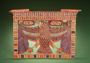 ツタンカーメンの墓の上部エジプトのハゲタカで飾られたパイロン胸筋（紀元前1370〜52年）新王国（ガラスのペーストがはめ込まれた金色の七宝）