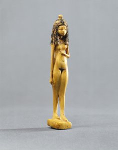 裸の少女の小像、ニューキングダム、紀元前1390- 1353年（象牙塗装）