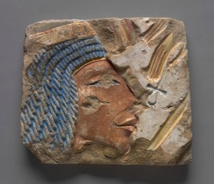 タラタート：ネフェルティティの肖像、紀元前1353年から1347年頃（砂岩の塗装） 作： Egyptian 18th Dynasty