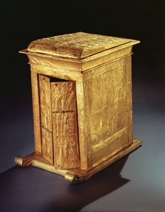 ツタンカーメンの黄金の神社（紀元前1370〜1352年紀元前）ニューキングダム（板金でジェッソをかぶせた木材）（227986も参照） 作： Egyptian 18th Dynasty